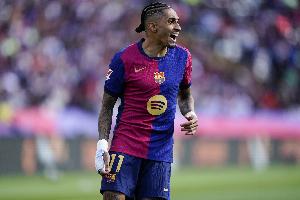 马卡报：拉菲尼亚大腿后侧不适被换下，预计会缺席周一联赛