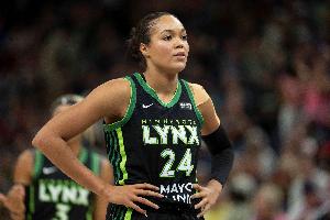 最后时刻伤退！山猫主帅透露科利尔腿部可能骨折 但未透露细节