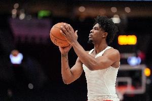 Haynes：亨德森休赛期训练左腿腘绳肌撕裂 可能缺席4-8周