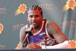 杰伦-格林：主帅强调进攻空间要拉得更开 我们打快速强硬的篮球