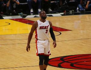 韦德：每个人退役后都觉得自己比实际上更厉害了 包括我自己