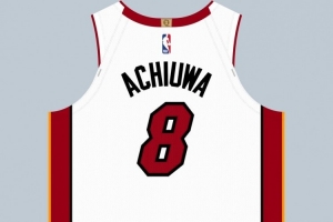 签一年合同！球衣记者：阿丘瓦在热火穿8号球衣