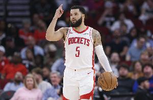 火箭官方：范弗里特今日成功接受右膝前交叉韧带撕裂修复手术