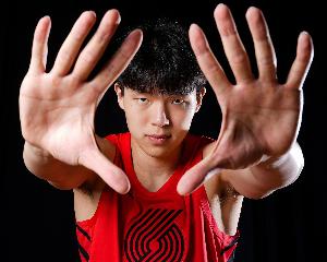 杨瀚森：“开拓者”对我意义非凡 我会努力在NBA开拓出自己的路