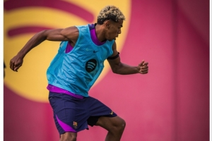 复出在即！巴萨社媒晒亚马尔训练照：拉明就是魔法般的存在