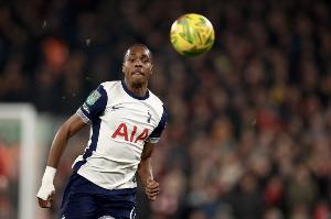 双逆足怪？特尔踢英甲队2次包抄踢空气 热刺今夏3500万从拜仁买断