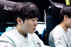 魔怔了？iG粉丝微博扬言威胁Rookie：今天敢一手瑞兹我就敢送花圈给你