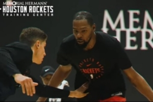 挥汗如雨！火箭官方晒杜兰特积极备战 老伙计亚当斯也现身合练