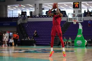 队记：湖人签下后卫泰维安-琼斯 并裁掉后卫贾伦-坎伯兰