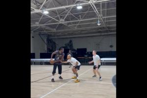 经纪人晒库明加和社区大学球员训练视频：25-26赛季最后的准备