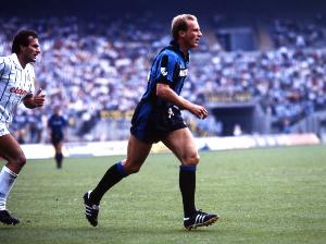 鲁梅尼格迎来70岁生日，国米官方发文为其庆生