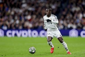 已伤缺五个月！马卡：皇马后卫门迪已经恢复有球训练