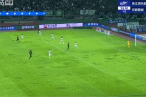 卡列洛半场补时第10分钟破门，浙江连追两球暂2-3落后蓉城