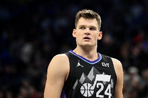 湖记：湖人将在新赛季再次尝试交易得到爵士中锋凯斯勒！