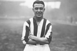 恢复荣誉！英足总官方：追授已故华裔球员弗兰克-仕为英格兰国脚