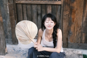 PYL前妻Unagi晒照：夏天过去了