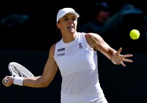 斯瓦泰克6-0拿下首盘后收获退赛礼，晋级中网16强将战纳瓦罗