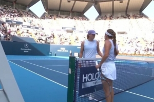 咋回事？中网莲花球场连续三场比赛退赛