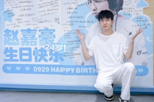 Elk分享粉丝礼物：非常感谢大家的用心布置 希望可以和大家成都见