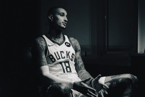 又一个国产品牌代言人？库兹马媒体日上脚国产球鞋！