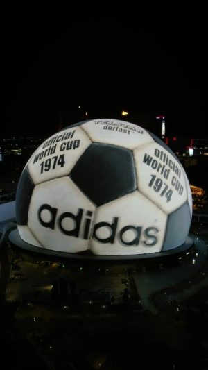 你印象最深刻的是哪个？阿迪达斯在SPHERE大球回顾历届世界杯用球