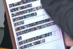 真有点像菜单粉丝发现电视台转播时漏了GEN决赛BP小本子