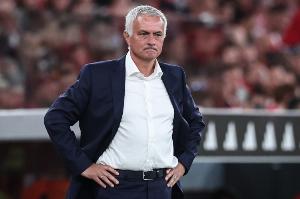 球迷鼓掌致敬！穆帅：感谢，他们属于我的历史我也属于他们的历史