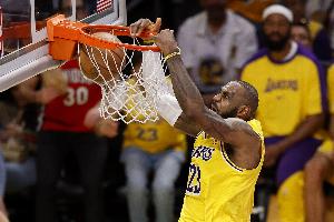 Skip：即使湖人新赛季夺冠 他们也不会再和詹姆斯续约 他过气了