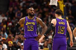 从头号科密到盛赞詹皇！里夫斯曾调侃老詹无冠 后坦言被彻底打服