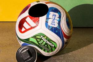 新黑科技！2026世界杯用球采用全新芯片技术，更快识别越位和手球