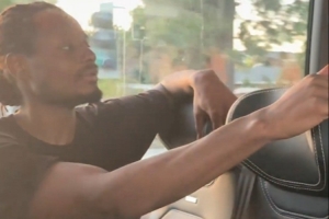 广州男篮外援今天的课后作业：记名字✍️