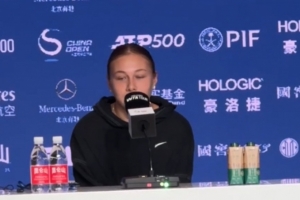 阿尼西莫娃：我今天整场比赛都打的很好，非常满意自己的表现