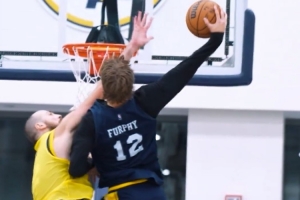 队记：约翰尼-弗菲训练中上演精彩扣篮 西卡：谁告的密？