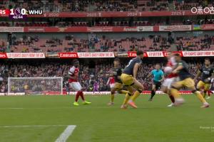 阿森纳球员投诉无果！马夫罗帕诺斯禁区内手球，裁判无表示