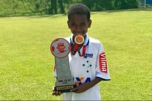 爽文剧本！埃斯特旺10岁签约耐克，16岁踢巴甲身价初始定价1000万