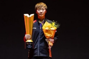 女单&女双均夺得冠军！王曼昱：感谢强大的对手 激发更好的自己