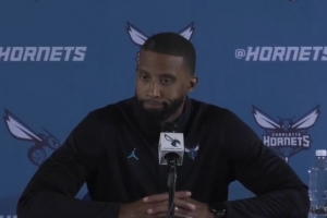 黄蜂主帅：我最认可克尼佩尔竞争意识 他在场上还需要再多些沟通