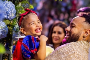 内马尔为女儿庆祝2岁生日，巴媒此前报道称他花64万欧办生日派对