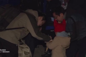 樊振东场外给小朋友签名，将回国备战全运会，12月份重回德甲联赛