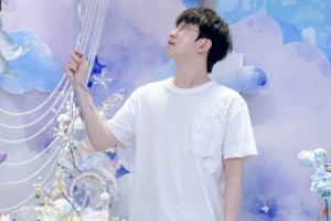 Elk更新动态祝福：大家中秋节快乐幸福安康 团团圆圆