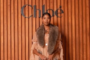 已是各大品牌秀场座上宾！科比大女儿时尚造型现身奢牌大秀！