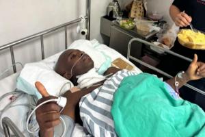 遭颈椎骨折！广西平果官方：阿萨莫阿手术顺利完成，身体状况平稳