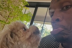 威少为爱犬庆生：十一岁依然风采不减 你是真正的MVP！