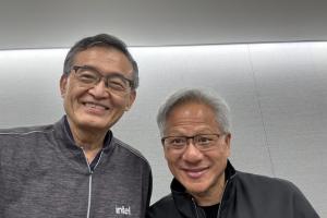 黄仁勋：Intel用了33年试图消灭NVIDIA，但我们是朋友！