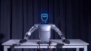 中国宇树G1人形机器人上架美国沃尔玛 基本款售价21600美元