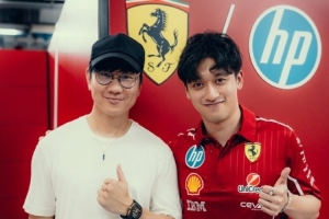 当歌手遇见车手法拉利官方晒林俊杰和周冠宇的合影