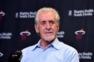 杨毅：莱利认为除了超级巨星都是普通球员 他把热火打造成斗兽场