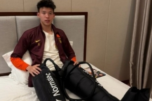 王钰栋社媒晒照：比赛后的恢复同样重要！