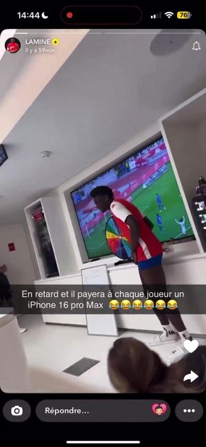 队友乐疯了马维萨因迟到被惩罚摇大转盘，要送每人一台iPhone