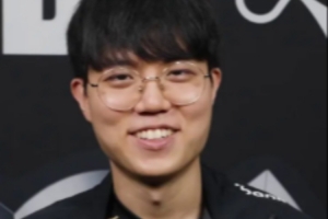 Cuzz选手二选一：Bin>Brokenblade；Caps>Knight